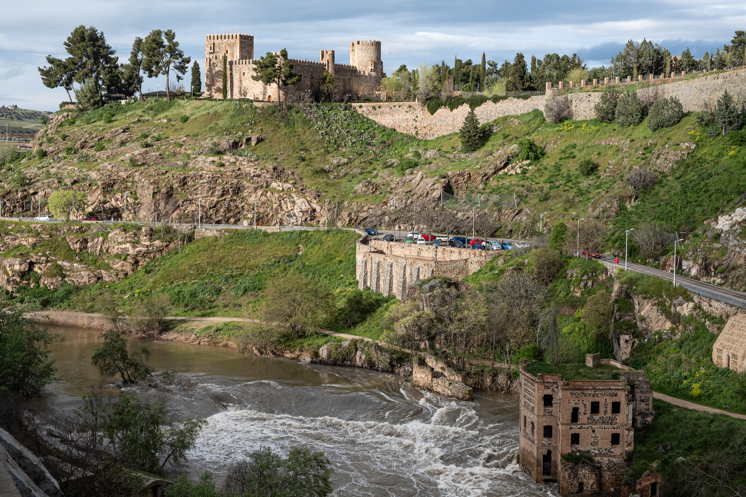 Alcázar und alter Mühlturm – Toledo über dem Tajo